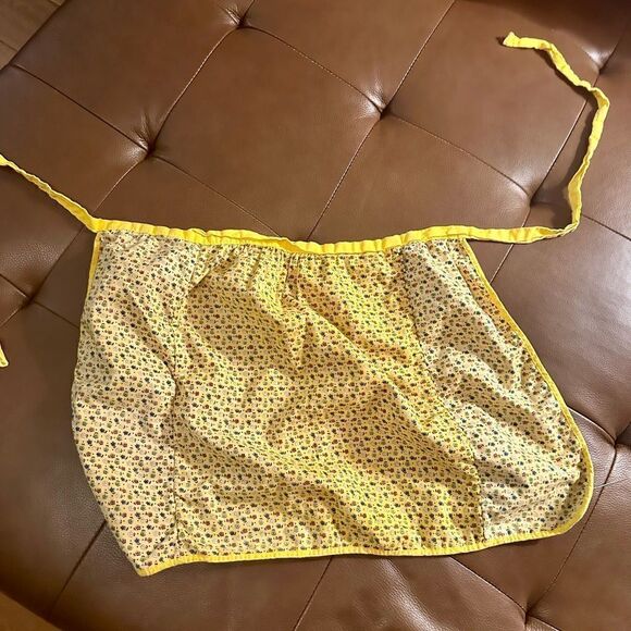 Vintage Fabric Handmade waist Apron - Picture 2 of 8